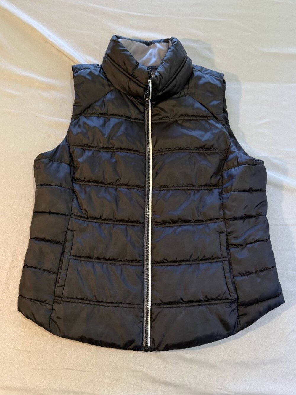 SO Junior's Black Full Zip Puffer Vest With Pockets Size XL Like New